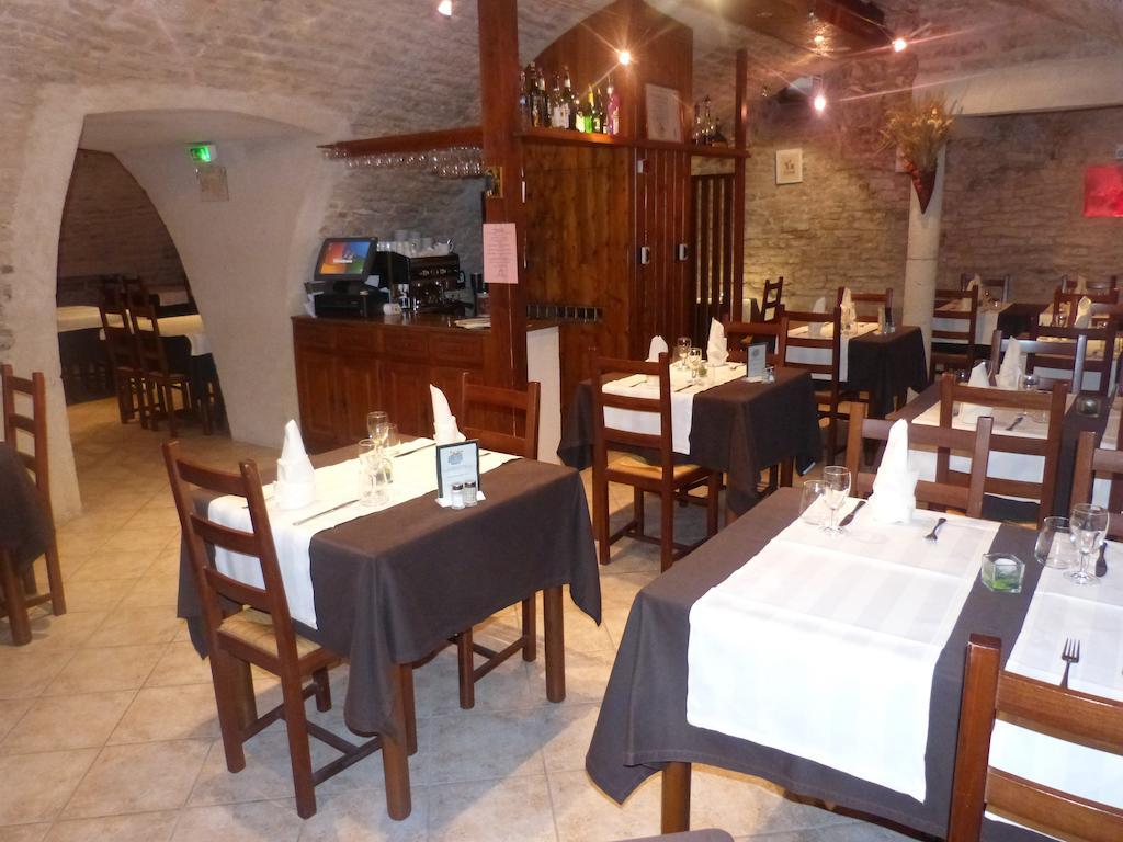 Hotel Du Donjon Champlitte-et-le-Prelot Exterior photo
